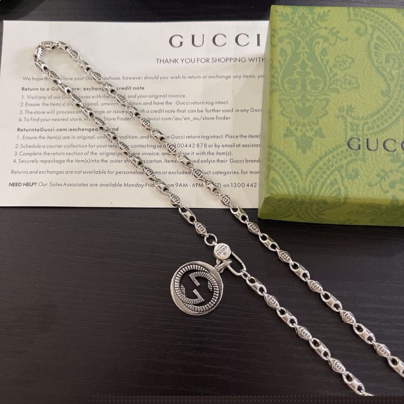 G*u*i necklaces